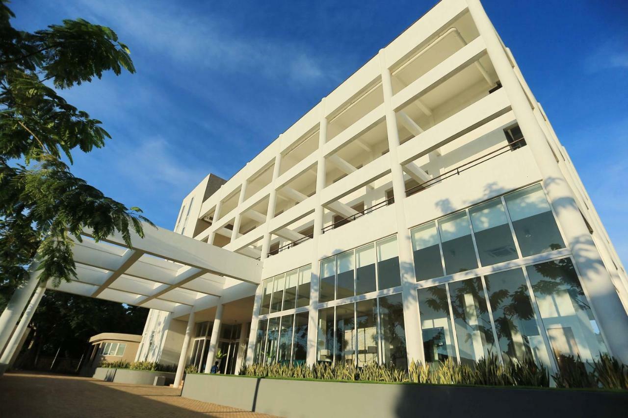อนิลานา นิลาเวลี รีสอร์ต Hotel ภายนอก รูปภาพ